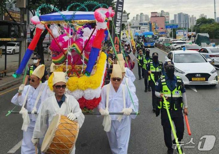 본문 이미지 - 대구 동구 팔공산 인근 주민들이 국립공원 승격 과정에서 대구시의 약속사항 이행을 촉구하는 집회를 열고 있다. (팔공산국립공원상생발전위 제공. 재판매 및 DB금)