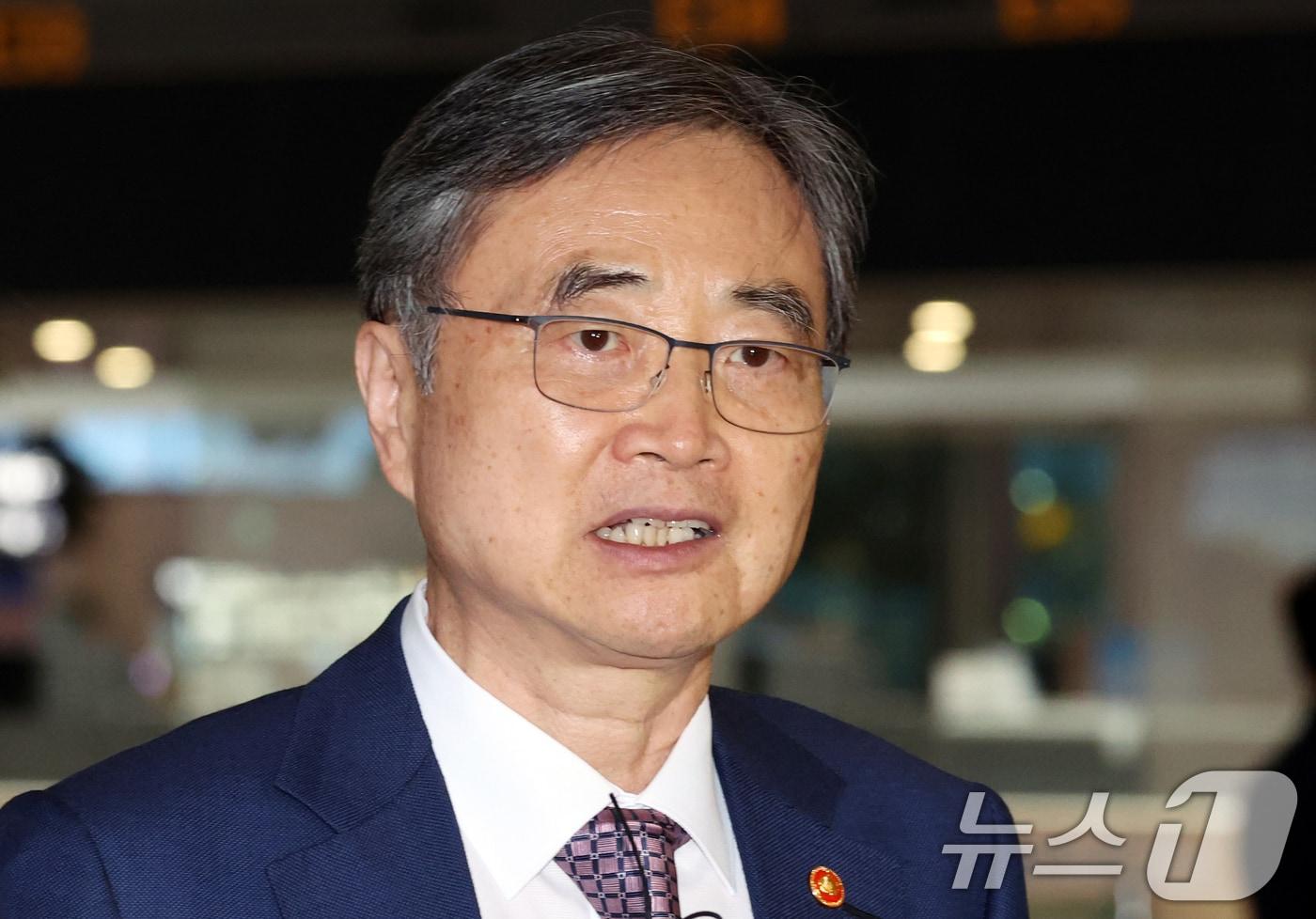 조현 외교부 장관이 8일 오후 인천공항에서 미국 이민 당국의 한국인 노동자 구금 관련 협의를 위해 미국 워싱턴 D.C로 출국 하고 있다. 2025.9.8/뉴스1 ⓒ News1 김명섭 기자