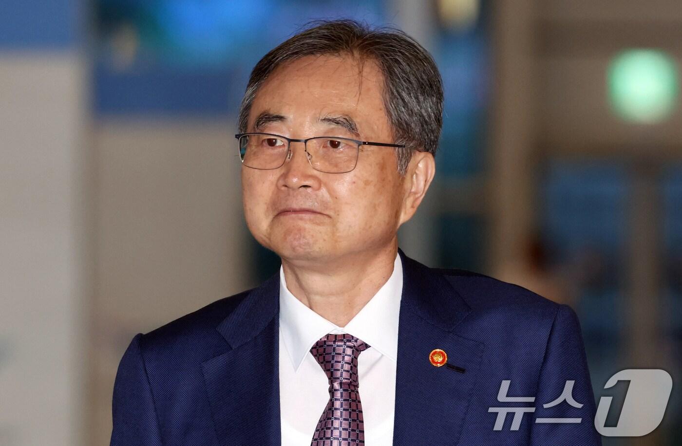 조현 외교부 장관이 지난 8일 오후 인천공항에서 미국 이민 당국의 한국인 노동자 구금 관련 협의를 위해 미국 워싱턴 D.C로 출국 하고 있다. 2025.9.8/뉴스1 ⓒ News1 김명섭 기자