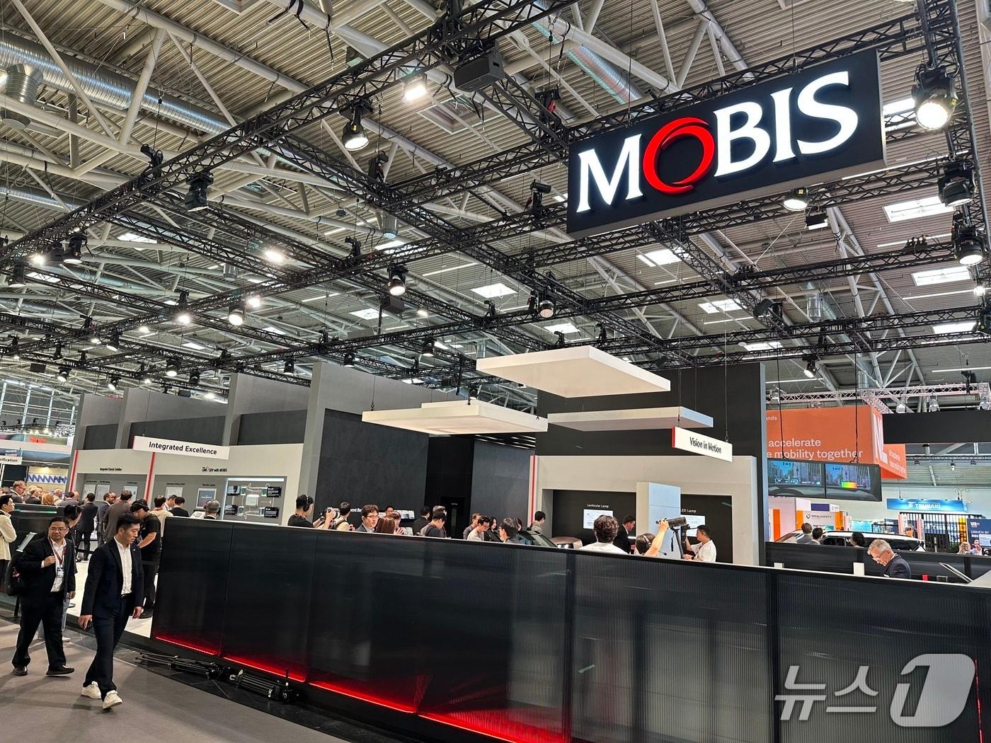 본문 이미지 - 독일 뮌헨서 열린 IAA 모빌리티 2025에 마련된 현대모비스의 전시관.ⓒ 뉴스1 이동희 기자 