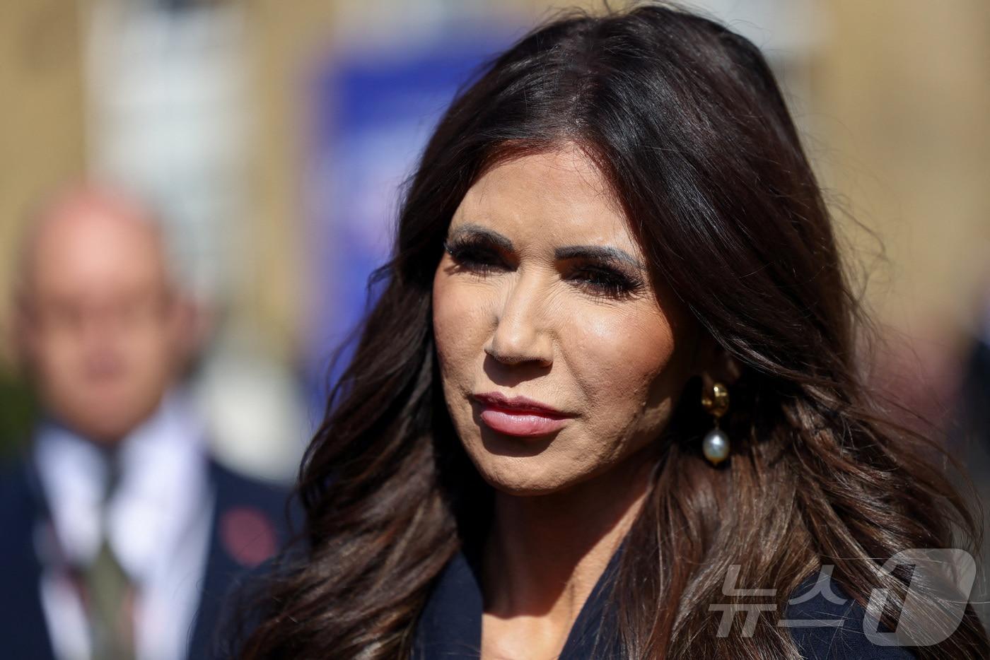 크리스티 놈 미국 국토안보부 장관이 8일&#40;현지시간&#41; 영국 런던에서 열린 &#39;파이브 아이즈&#39; 안보 동맹 정상회의에 참석해 인신매매 및 아동 성학대 대응 방안을 논의하고 있다. 2025.09.08. ⓒ 로이터=뉴스1 ⓒ News1 윤다정 기자