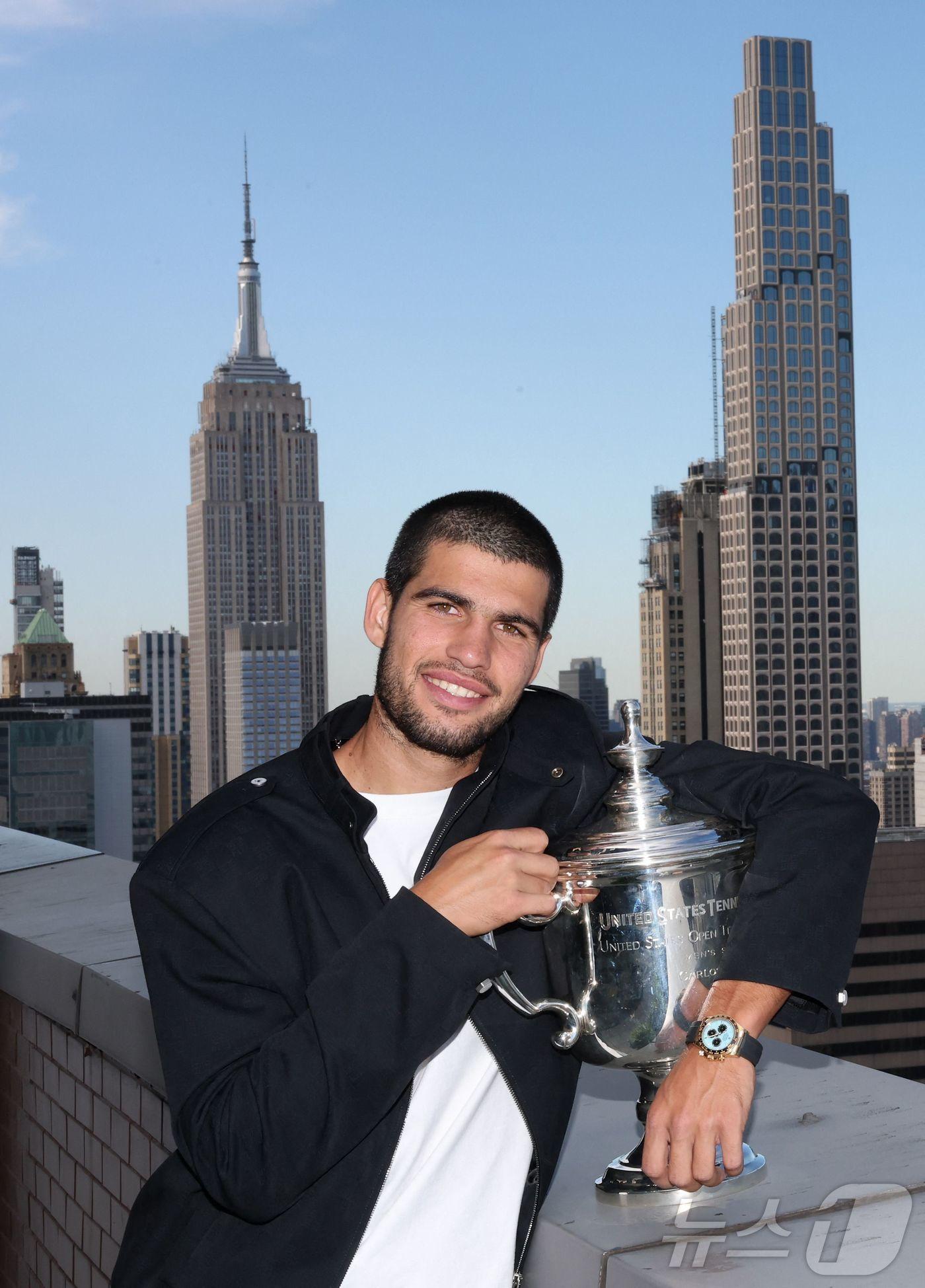 본문 이미지 - US오픈에서 우승한 알카라스. ⓒ AFP=뉴스1