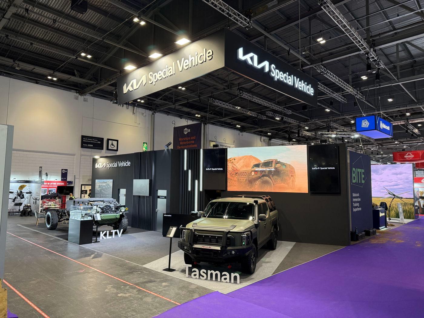 본문 이미지 - 영국 엑셀 런던에서 현지 시각으로 9일부터 12일까지 개최되는 유럽 최대 규모 국제 방산 전시회 'DSEI UK 2025'에서 기아가 전시관을 꾸린 모습(기아 제공). 2025.09.09.