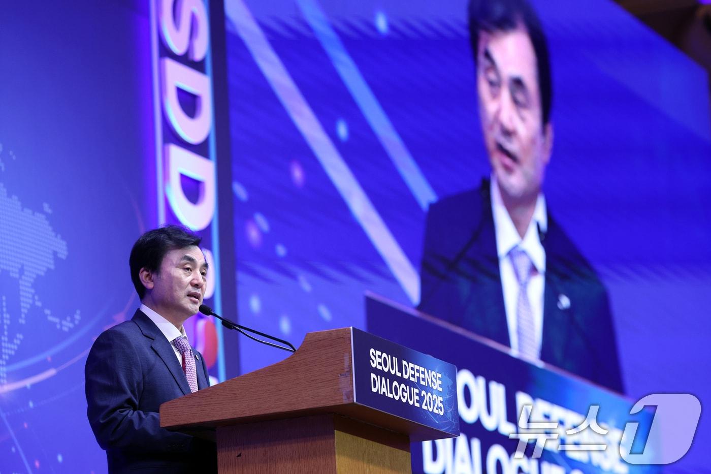 본문 이미지 - 안규백 국방부 장관이 9일 오전 서울 중구 소공동 롯데호텔에서 열린 2025 서울안보대화 개회식에서 개회사를 하고 있다. 2025.9.9/뉴스1 ⓒ News1 박정호 기자