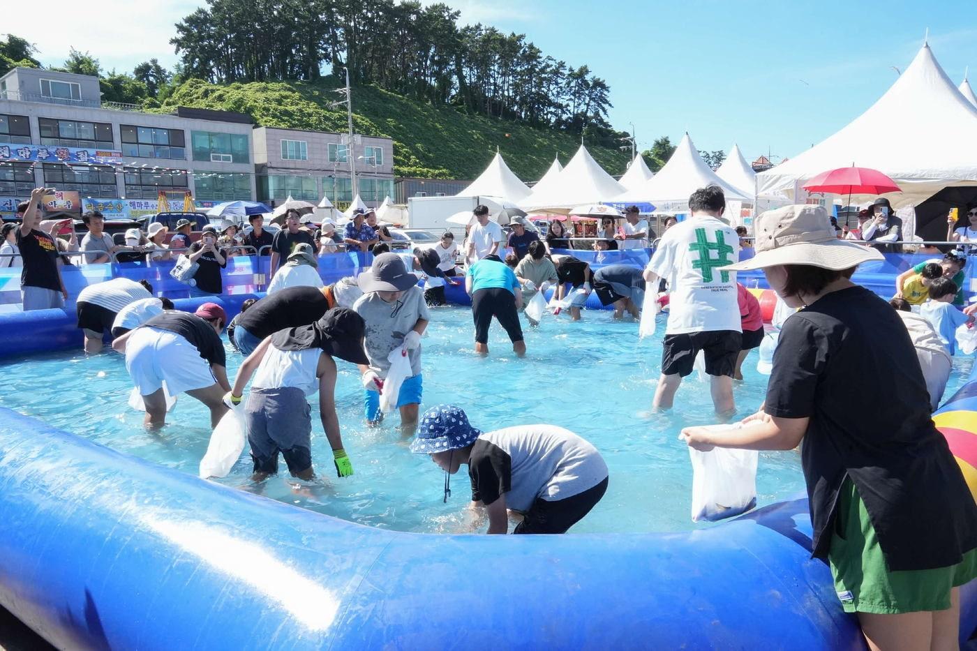 '23회 홍원항 자연산 전어·꽃게 축제' 운영 모습.(서천군 제공. 재판매 및 DB금지)/뉴스1