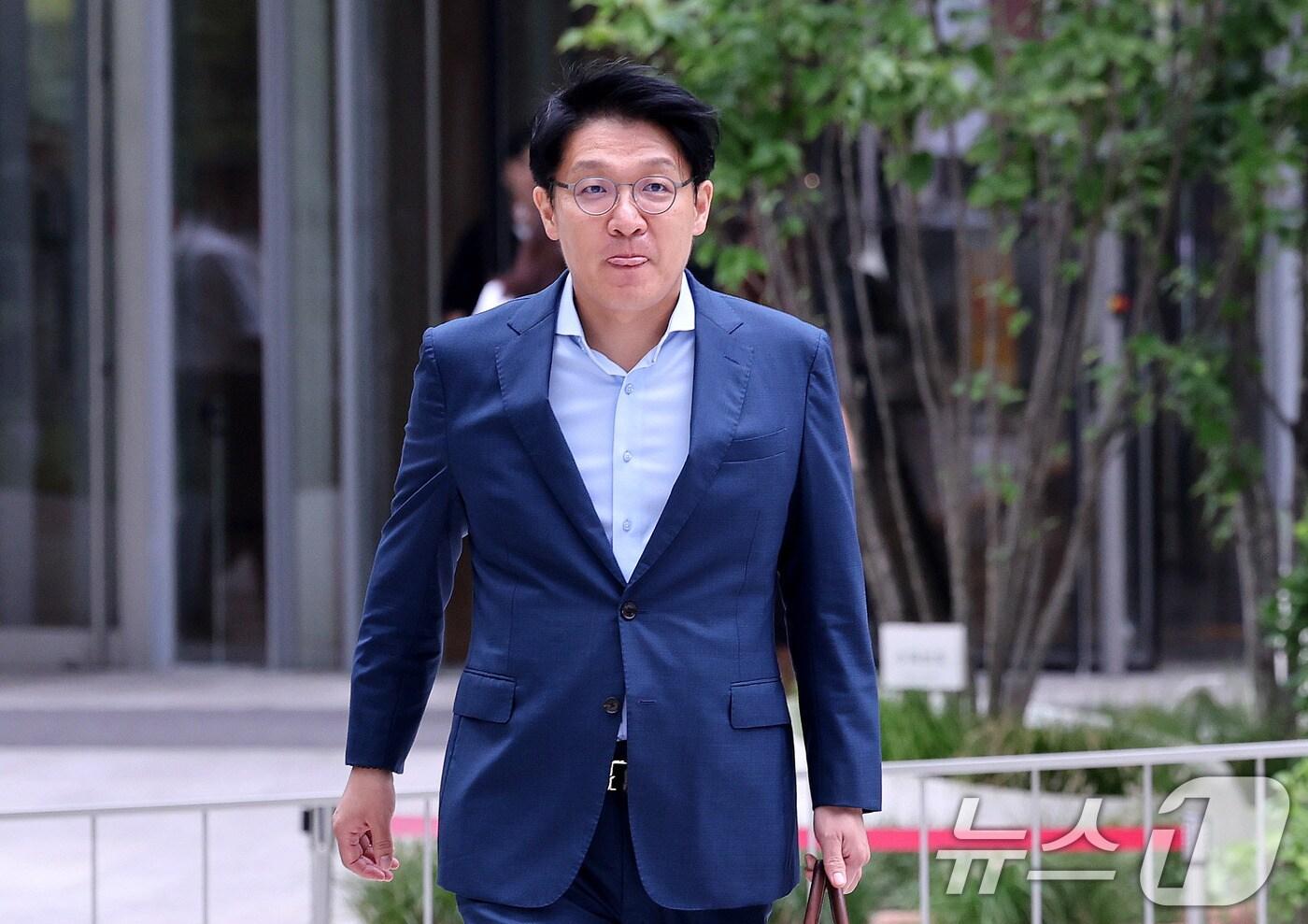 김상민 전 부장검사가 9일 서울 종로구 광화문에 마련된 김건희 특검팀 사무실에 조사를 받기 위해 출석하고 있다. 2025.9.9/뉴스1 ⓒ News1 박지혜 기자