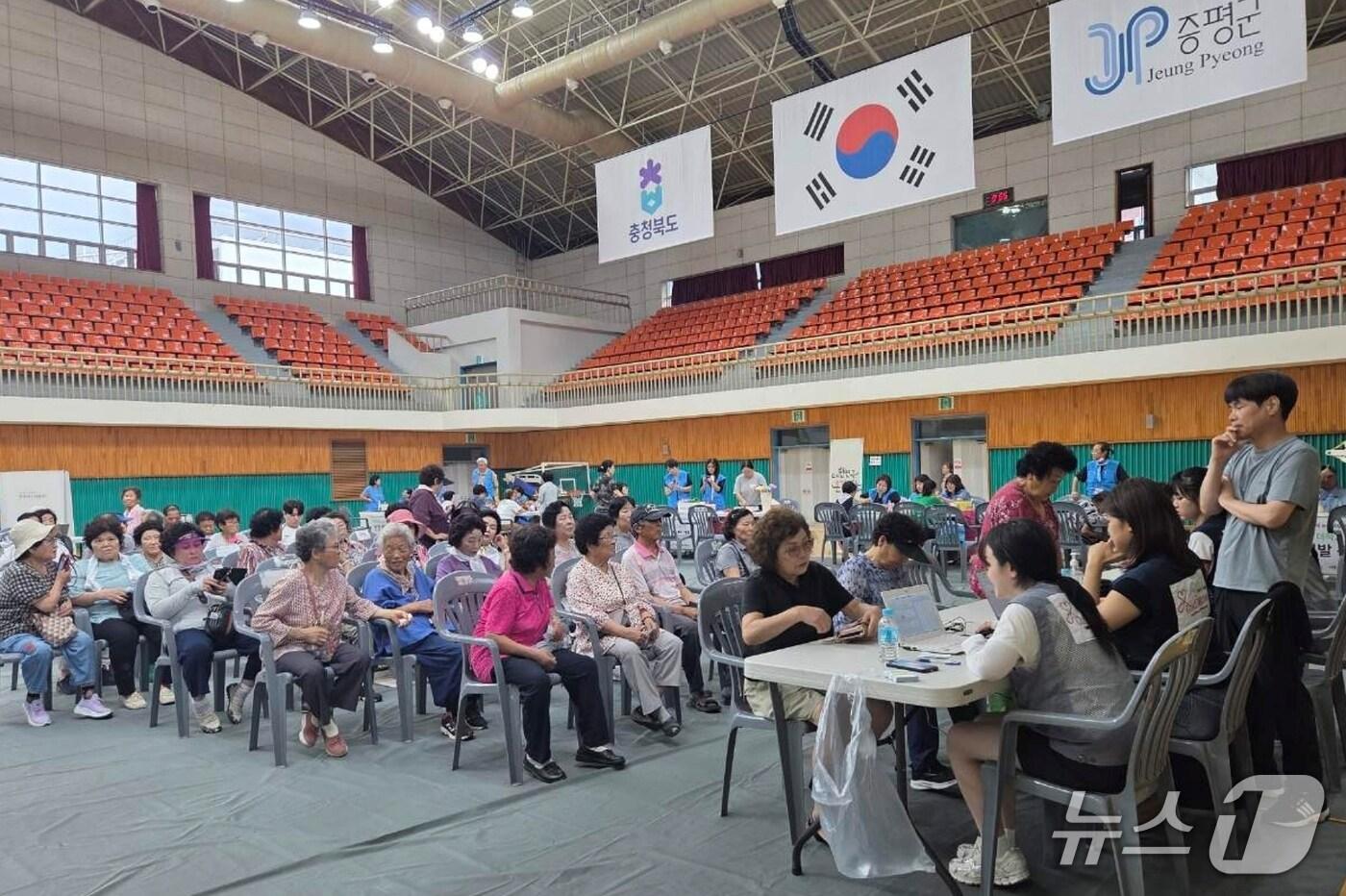 충북 증평군은 사단법인약침학회굿닥터스나눔단&#40;단장 강인정&#41;과 함께 오는 14일 죽리초등학교에서 한방의료봉사를 진행한다.&#40;증평군 제공, 재판매 및 DB금지&#41;/뉴스1