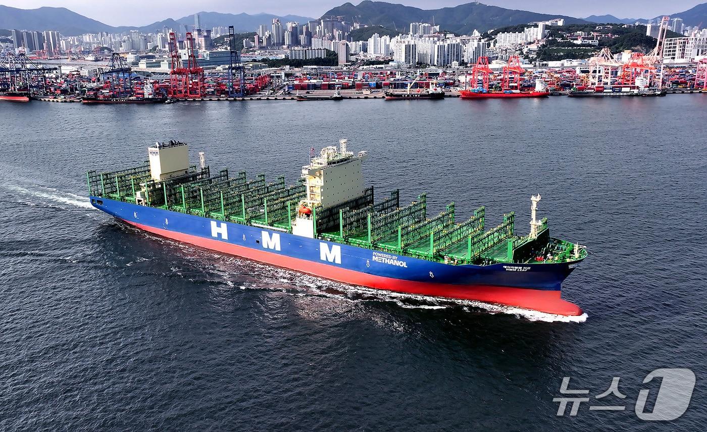 HJ중공업이 건조한 동급 컨테이너선.(HJ중공업 제공. 재판매 및 DB금지)