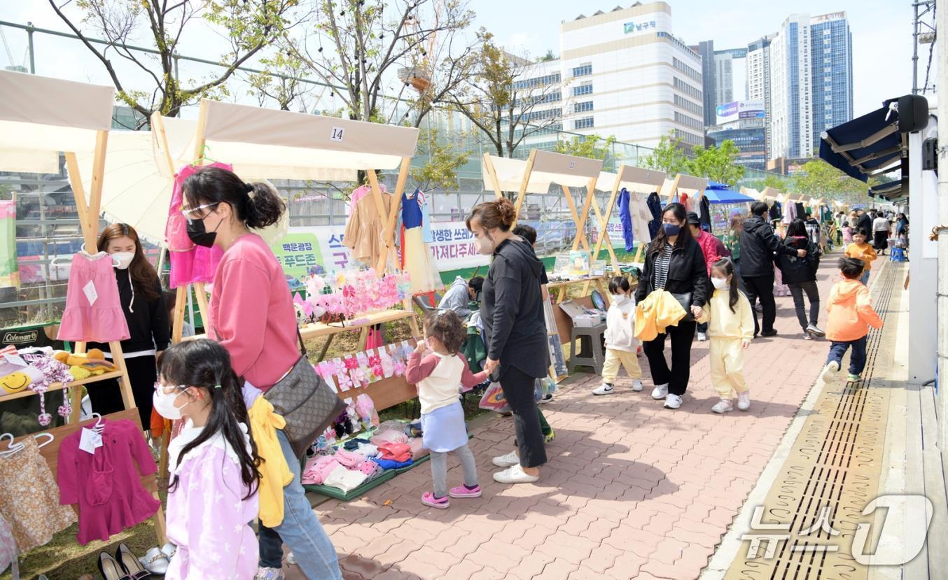 본문 이미지 - 광주 남구 백운동 일대 스트리트푸드존에서 열린 축제의 모습.&#40;광주 남구 제공. 재판매 및 DB 금지&#41;