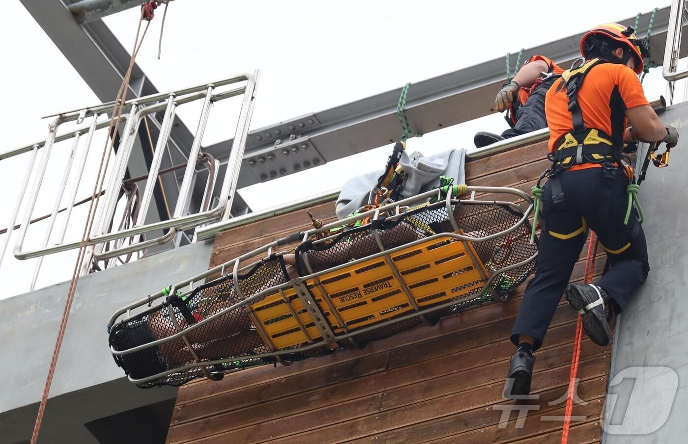 경북 청송소방서가 현장대원의 대응 역량 강화를 위한 하반기 전술훈련 평가를 실시했다(청송소방서 제공,재판매 및 DB 금지) /뉴스1