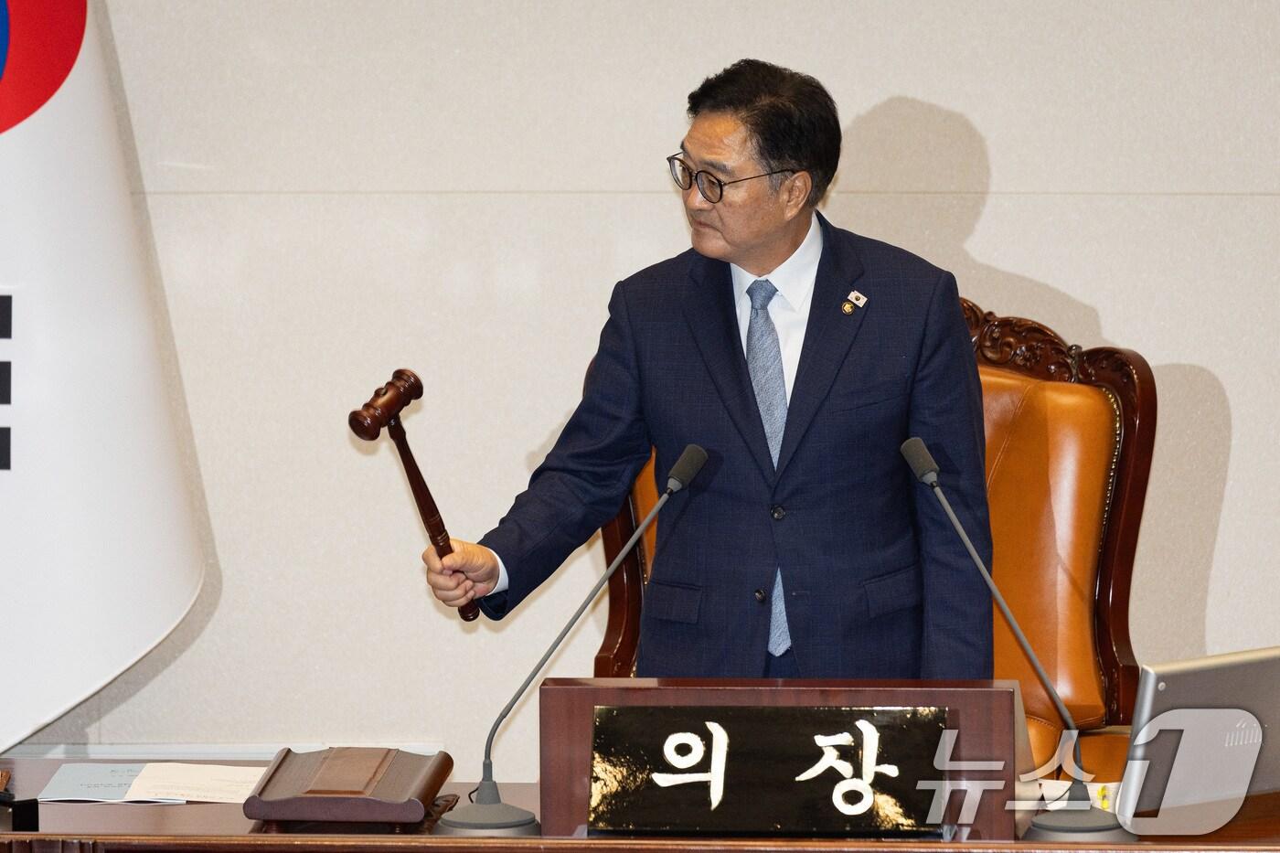 우원식 국회의장이 9일 서울 여의도 국회에서 열린 제429회 국회&#40;정기회&#41; 제2차 본회의에서 의사봉을 두드리고 있다. 2025.9.9/뉴스1 ⓒ News1 유승관 기자