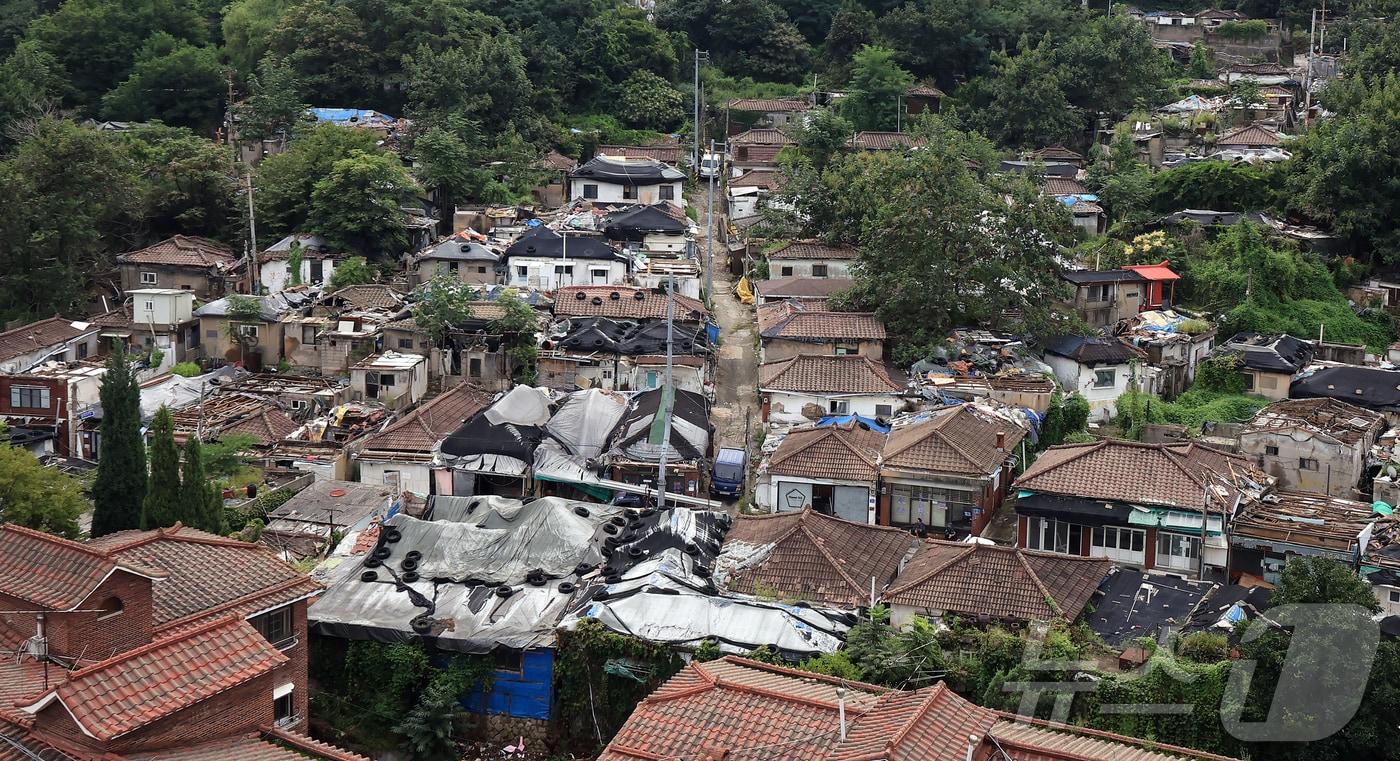 오세훈 서울시장이 9일 오전 서울 마지막 판자촌인 노원구 백사마을 철거 현장을 찾아 재개발 상황을 점검했다. 사진은 이날 오전 노원구 백사마을 철거 현장의 모습. 2025.9.9/뉴스1 ⓒ News1 김진환 기자
