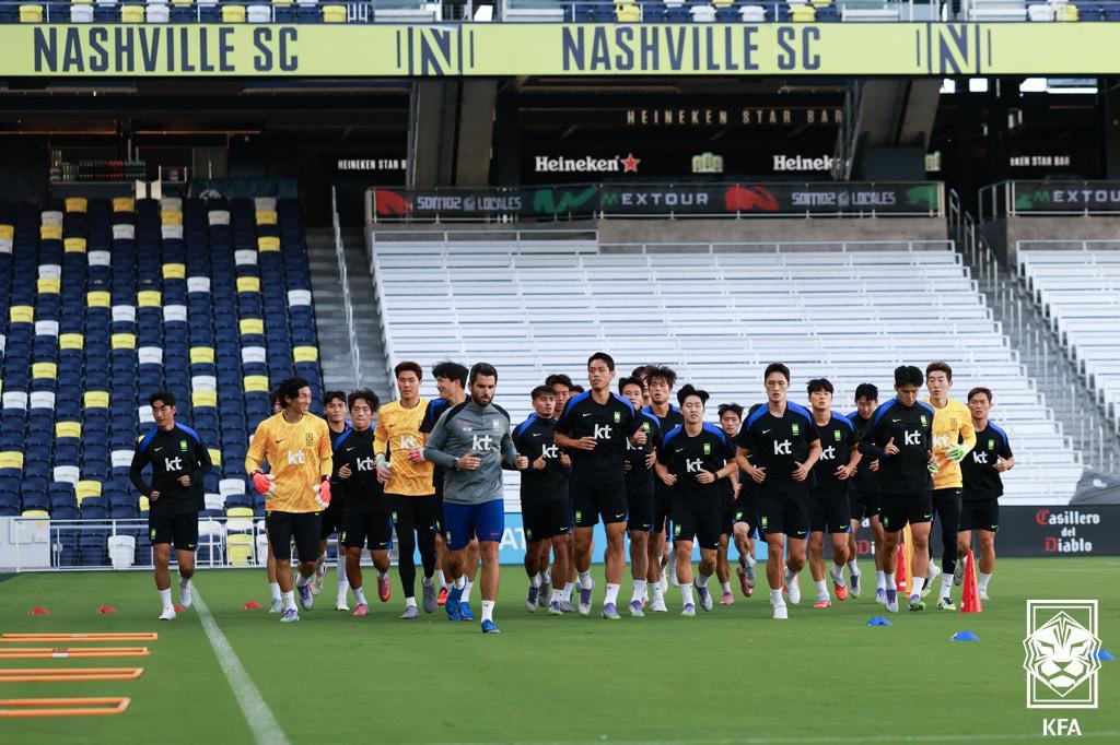 본문 이미지 - 미국을 꺾은 축구대표팀이 이제 북중미 축구의 터줏대감 멕시코와 경기한다. &#40;대한축구협회 제공&#41; 