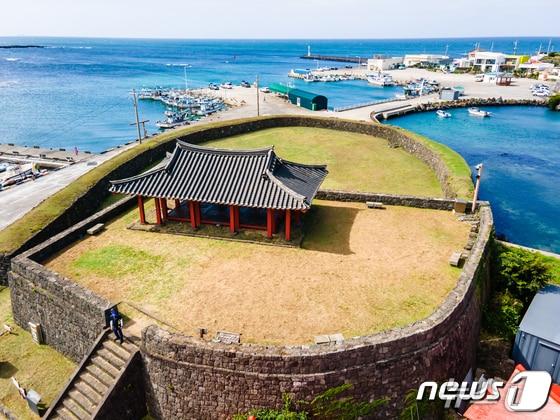 본문 이미지 - 제주시 조천읍 연북정 전경.&#40;제주도 제공&#41;뉴스1 