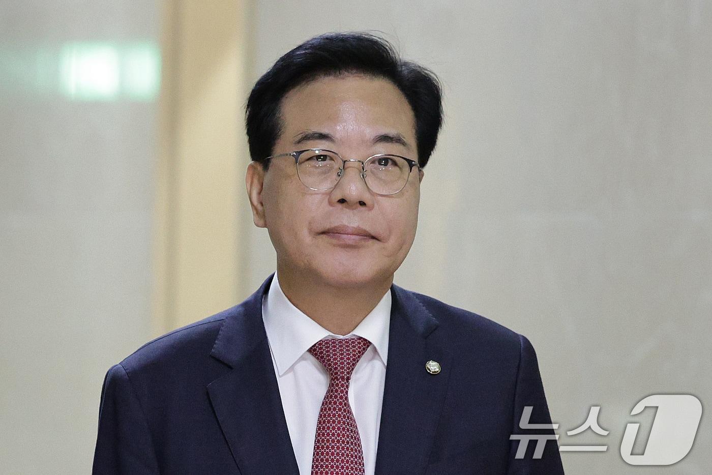 송언석 국민의힘 원내대표가 9일 오후 서울 여의도 국회에서 여야 원내대표 회동을 위해 운영위원장실로 들어서고 있다. 2025.9.9/뉴스1 ⓒ News1 신웅수 기자