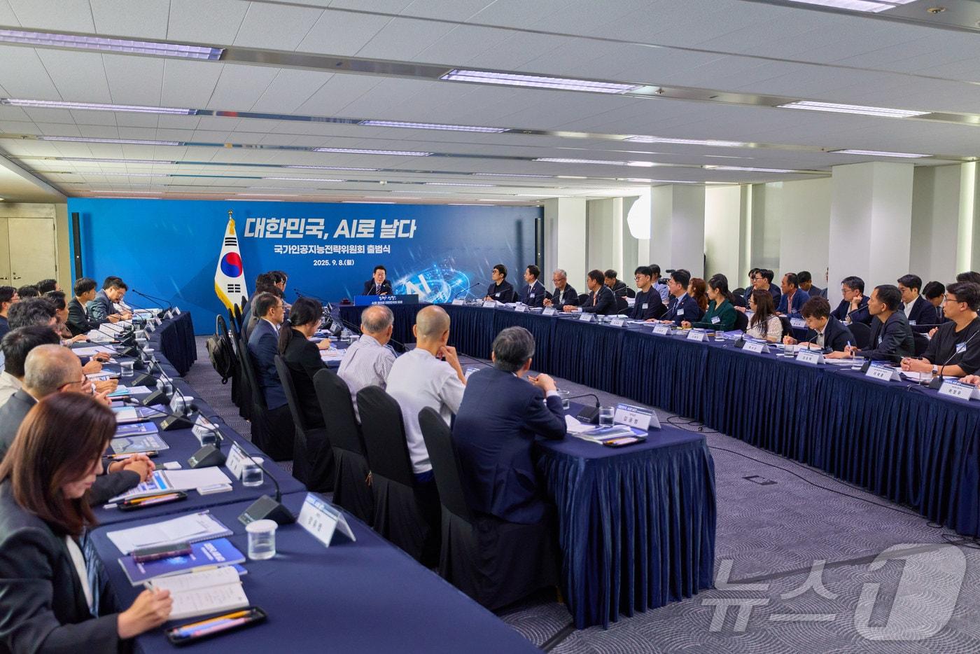 이재명 대통령이 지난 8일 서울 중구 서울스퀘어에서 열린 ‘대한민국, AI로 날다’ 국가인공지능(AI) 전략위원회 출범식에서 발언을 하고 있다. (이재명 대통령 SNS. 재판매 및 DB 금지) 2025.9.9/뉴스1 ⓒ News1 이재명 기자