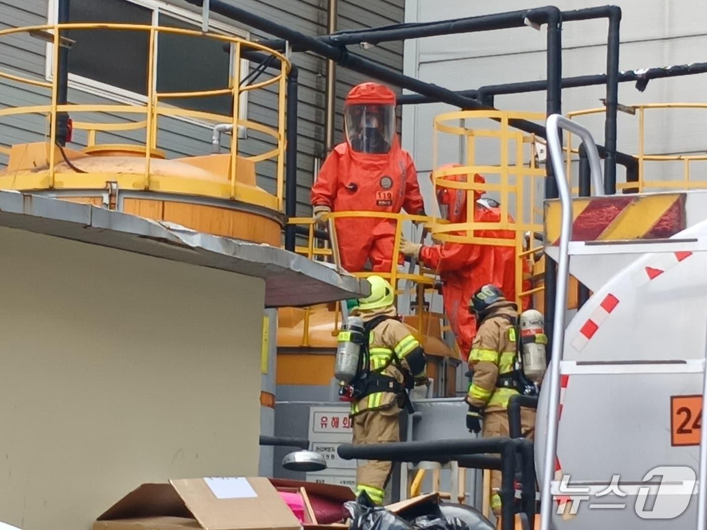 본문 이미지 - 9일 오후 2시 35분쯤 인천시 미추홀구 도화동 공장에서 가스 유출 사고가 발생했다.&#40;인천소방본부 제공. 재배포 및 DB금지&#41;2025.9.9/뉴스1