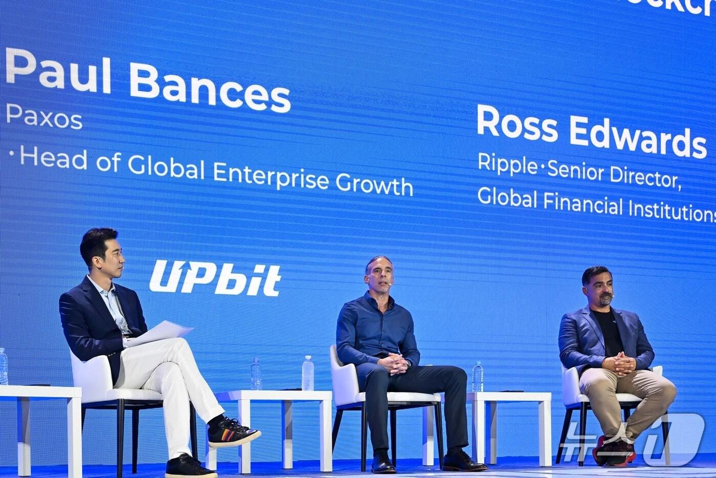 (왼쪽부터) 이종섭 서울대 경영대학 교수,  폴 밴시스 팍소스 글로벌 엔터프라이즈 성장 총괄,  로스 에드워드 리플 글로벌 금융기관 담당 시니어 디렉터가  9일 서울 강남구 그랜드 인터컨티넨탈 파르나스에서 열린 '업비트 D 콘퍼런스(UDC)'에서 토론하고 있다. (두나무 제공) 2025.9.9./뉴스1