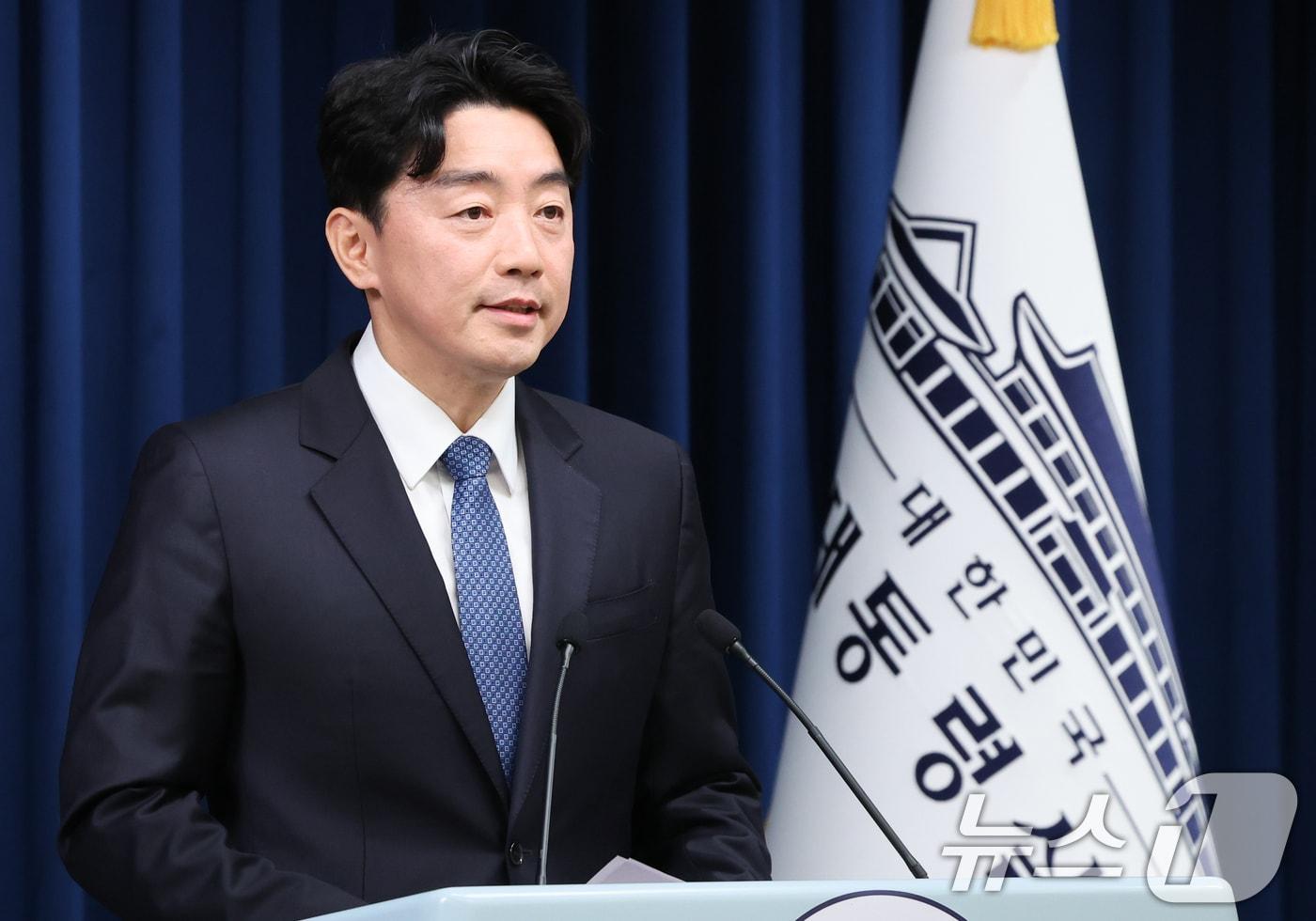 강훈식 대통령 비서실장이 9일 서울 용산 대통령실 청사에서 중앙선관위원 후보, 대중문화교류위 공동위원장 등 인선 발표을 하고 있다. 2025.9.9/뉴스1 ⓒ News1 허경 기자