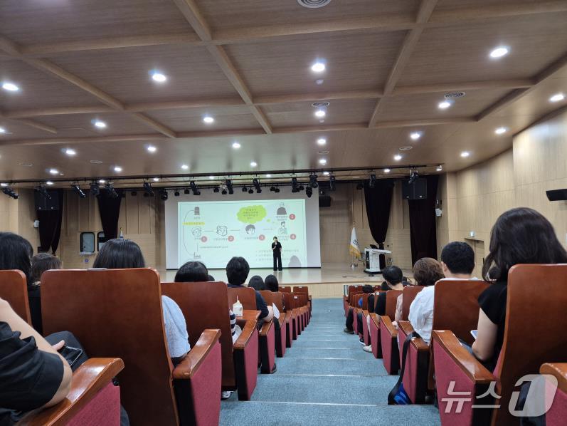 본문 이미지 - 경기 하남시 7급 이하 공직자 대상 반부패 ·청렴교육 실시 모습&#40;하남시 제공. 재판매 및 DB 금지&#41;/뉴스1