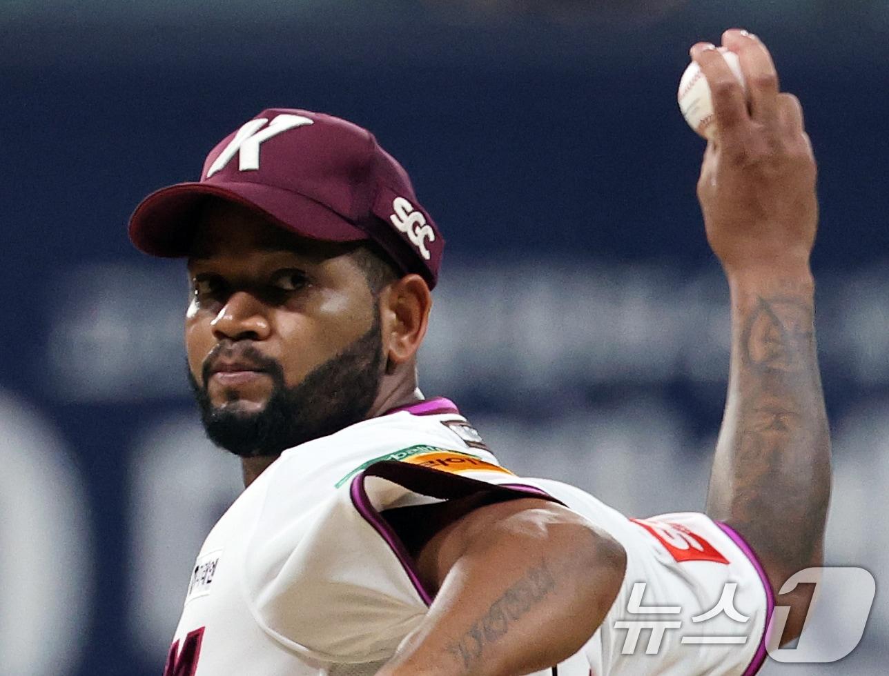 본문 이미지 - 라울 알칸타라는 키움 히어로즈와 재계약을 맺었다. 2025.9.9/뉴스1 ⓒ News1 오대일 기자