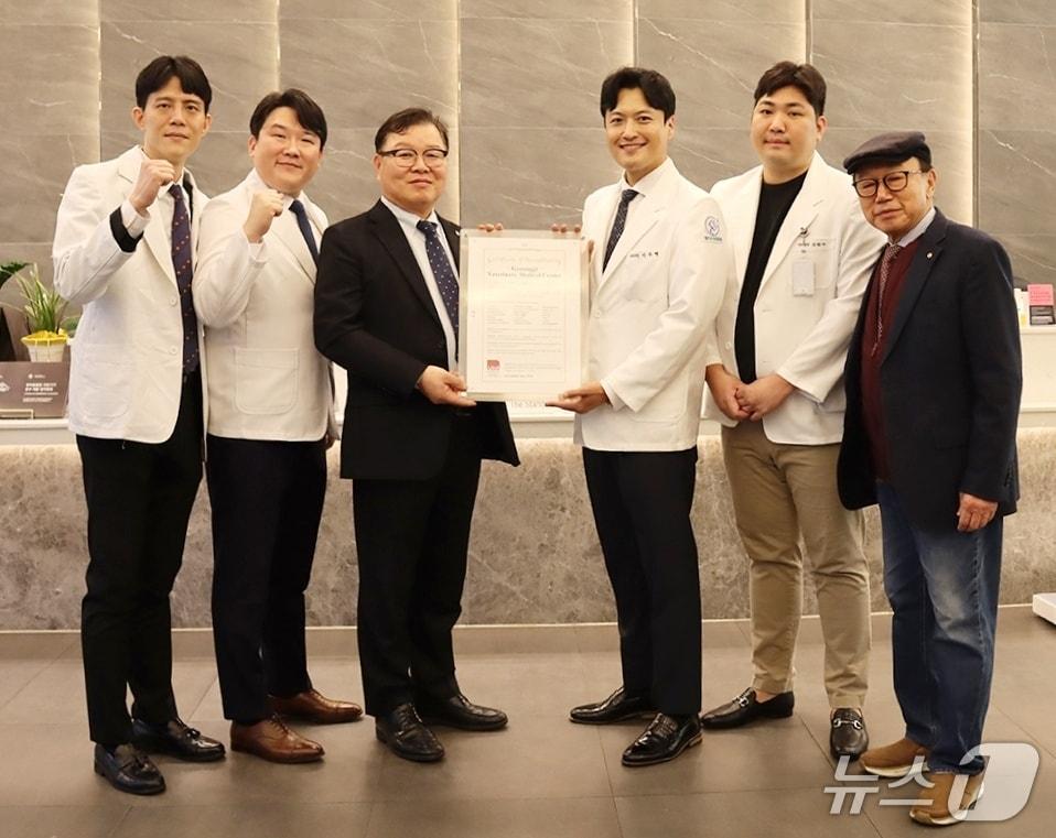 본문 이미지 - 경기동물의료원은 미국동물병원협회와 대한수의사회 인증을 받아 12월 29일 현판식을 진행했다(동물병원 제공). ⓒ 뉴스1