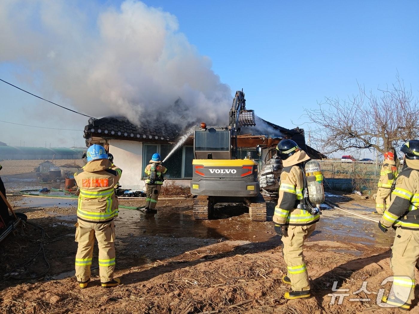 본문 이미지 - 화재현장(인천소방본부 제공/뉴스1)
