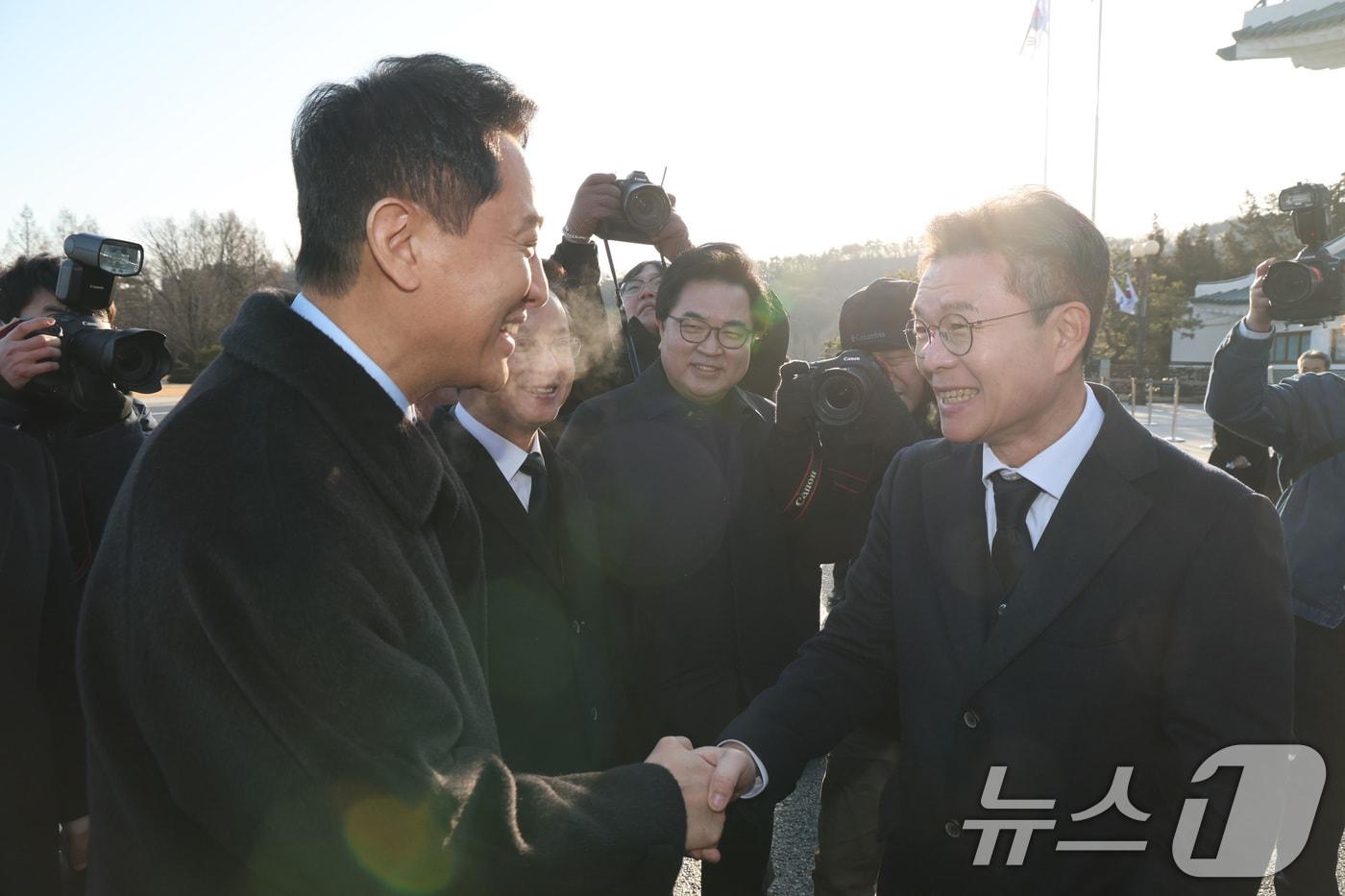 본문 이미지 - 오세훈 서울시장(왼쪽)과 정원오 더불어민주당 서울시장 후보  ⓒ 뉴스1 임세영 기자