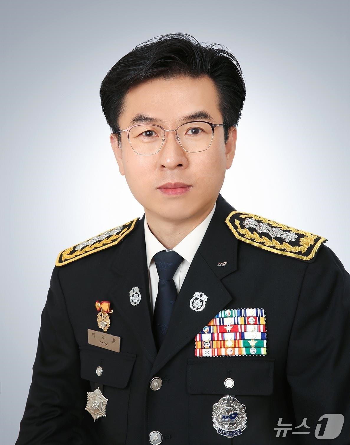 본문 이미지 - 박정훈 경기 수원남부소방서장. (수원남부소방서 제공. 재판매 및 DB 금지) 2026.1.1/뉴스1