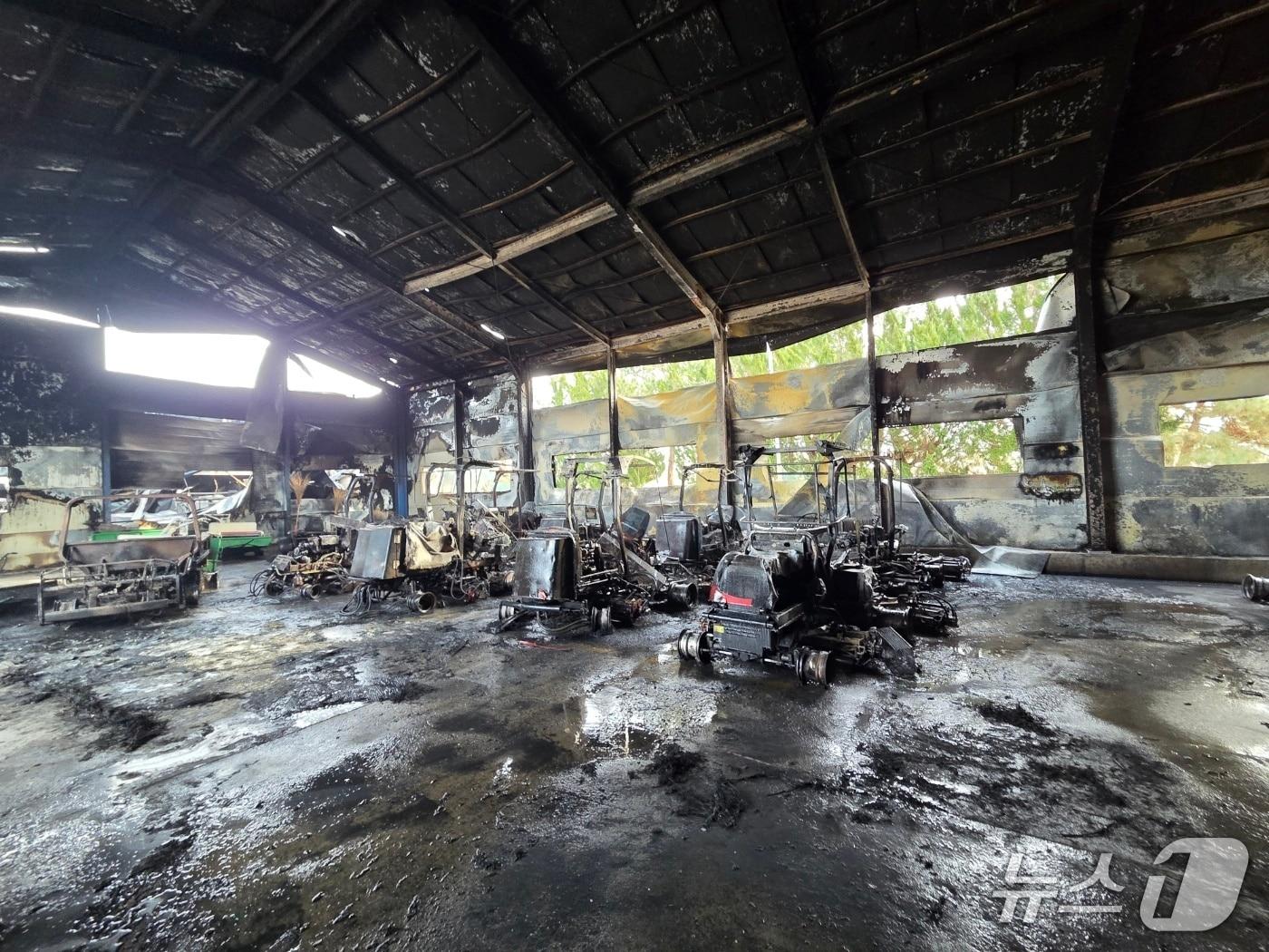 본문 이미지 - 1일 오전 8시 58분께 전북 군산시 옥서면의 한 골프장에서 불이 났다.(전북소방 제공. 재판매 및 DB금지)2026.1.1/뉴스1