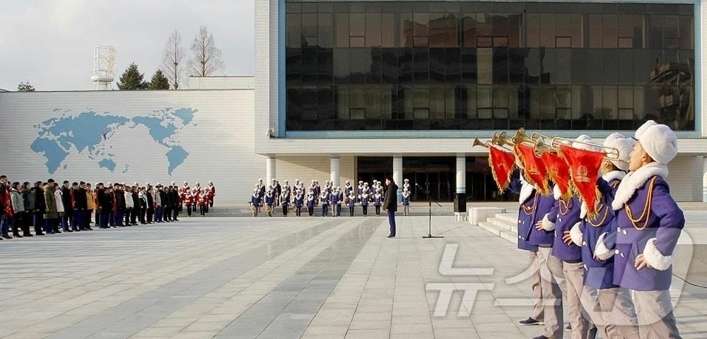 본문 이미지 - (평양 노동신문=뉴스1) = 북한 노동당 기관지 노동신문은 10일 송도원국제소년단야영소에서 겨울철 첫기 야영이 지난 9일 시작됐다고 보도했다. [국내에서만 사용가능. 재배포 금지. DB 금지. For Use Only in the Republic of Korea. Redistribution Prohibited] rodongphoto@news1.kr