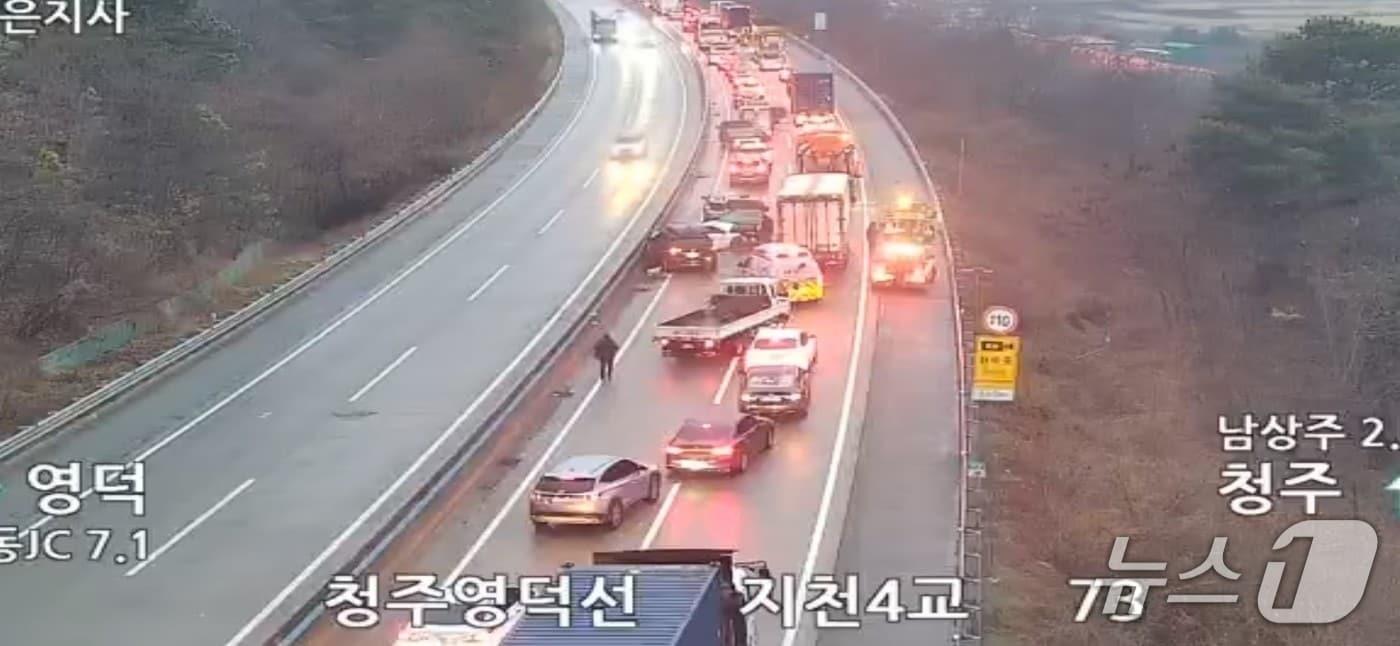 10일 오전 서산영덕고속도로 남상주 부근에서 다중 추돌 사고가 발생해 운전자 등 5명이 숨졌다.(한국도로공사 갈무리. 재판매 및 DB금지)