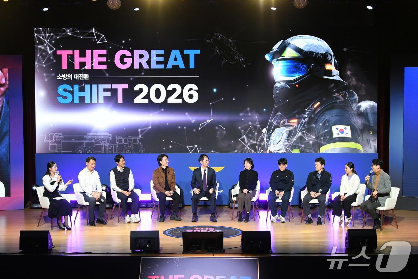 김승룡 소방청장 직무대행이 시무식에서 '소방청 Talk'를 진행하고 있다