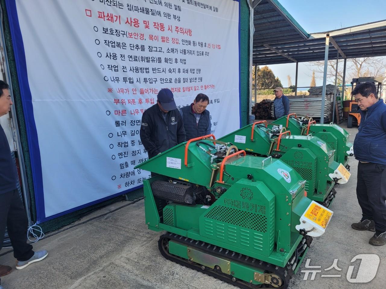 본문 이미지 - 제주 농가들에게 임대되는 농기계들.(제주특별자치도 농업기술원 제공, 재판매 및 DB 금지)