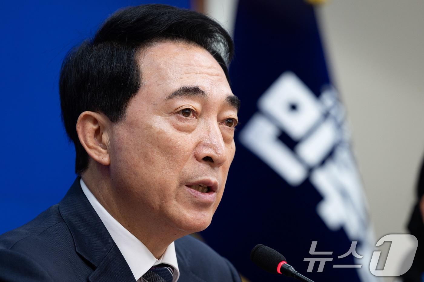 박수현 더불어민주당 수석대변인이 11일 서울 여의도 국회에서 현안 관련 기자간담회를 하고 있다. 2026.1.11/뉴스1 ⓒ News1 유승관 기자