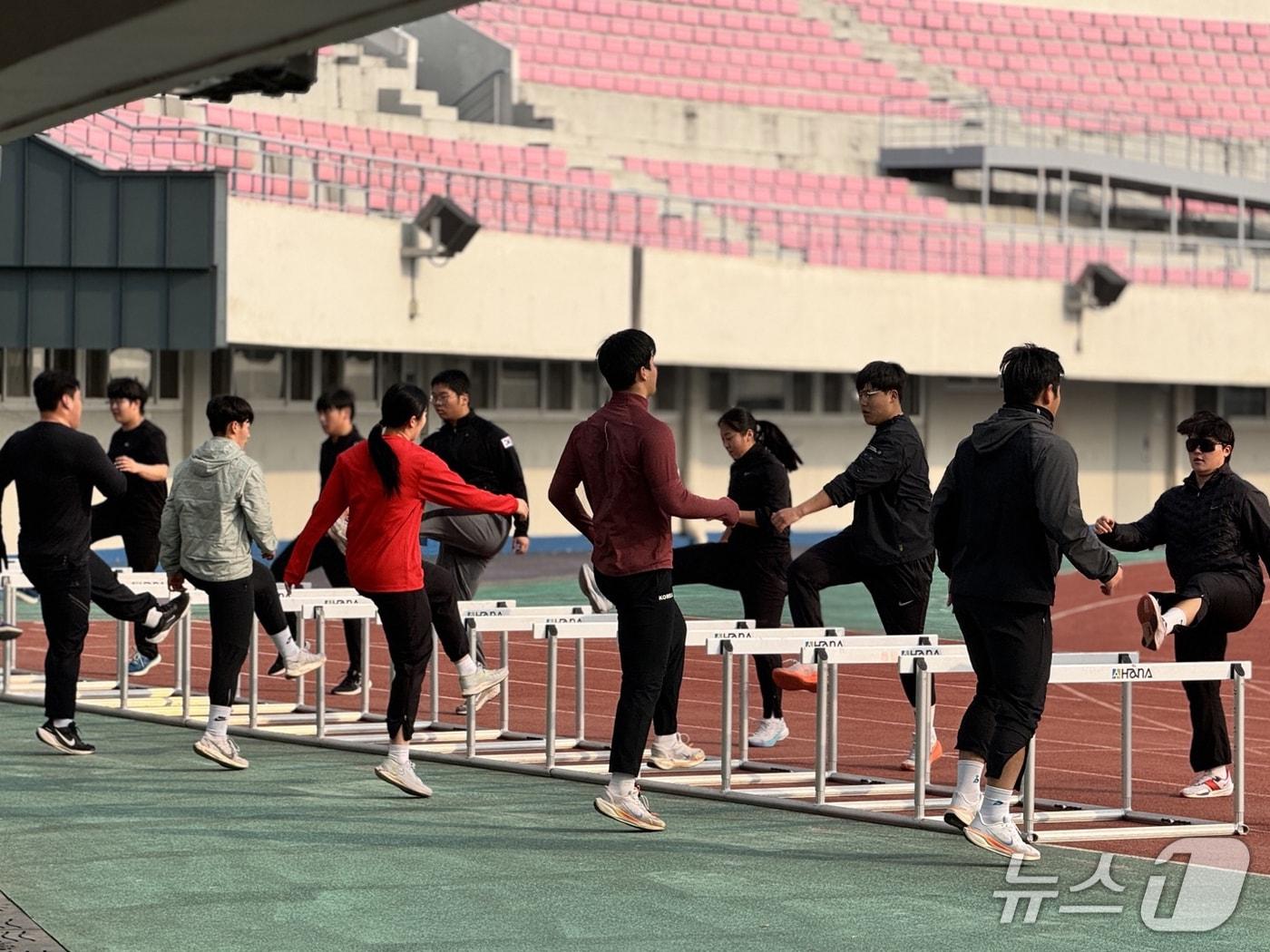 본문 이미지 - 지난해 전북 익산에서 열린 육상 국가대표 후보 청소년·꿈나무 전지훈련 모습.(익산시 제공. 재판매 및 DB 금지)