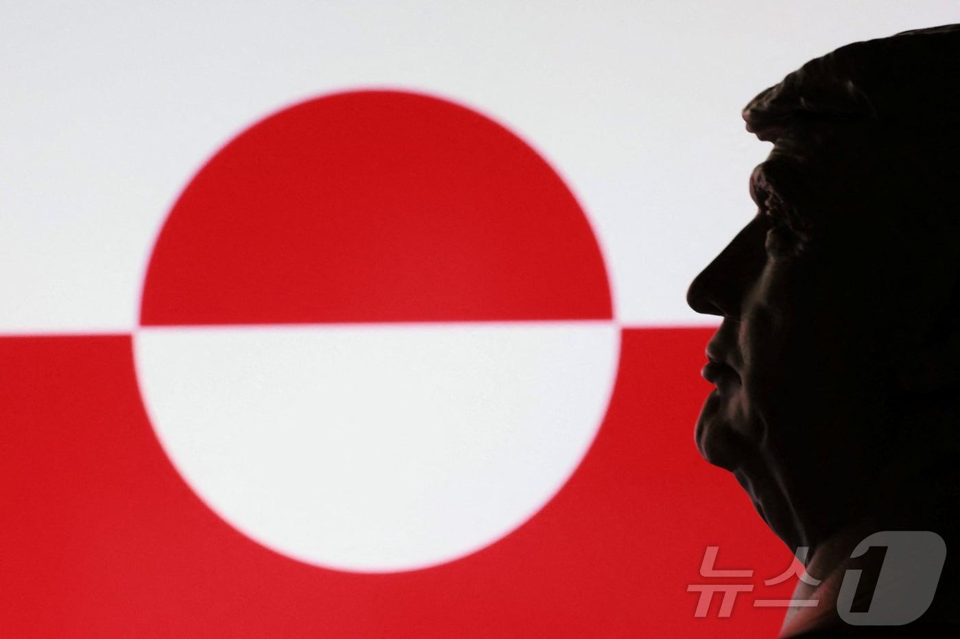 3D 프린터로 제작된 도널드 트럼프 미국 대통령 모형 뒤로 그린란드 깃발이 나오는 일러스트. 2025.07.23 ⓒ 로이터=뉴스1 ⓒ News1 김지완 기자