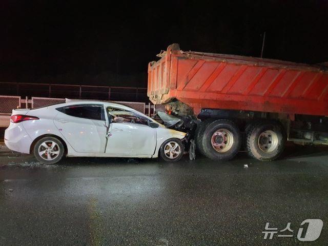 본문 이미지 - 덤프트럭 추돌사고 장면(사진은 기사 내용과 무관함) / 뉴스1 ⓒ News1