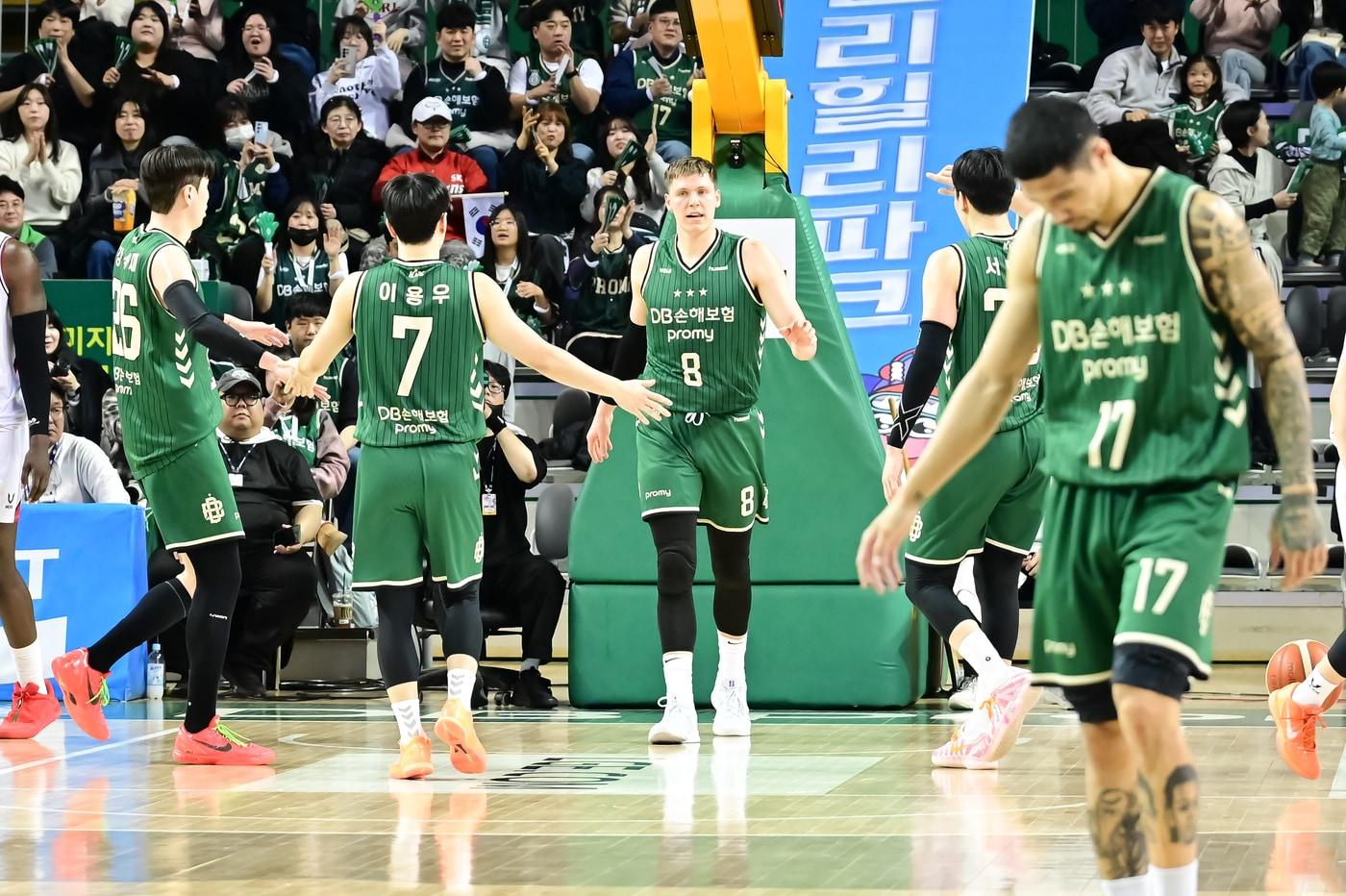 프로농구 원주 DB가 11일 안양 정관장과 홈 경기에서 승리하며 7연승을 이어갔다. (KBL 제공)