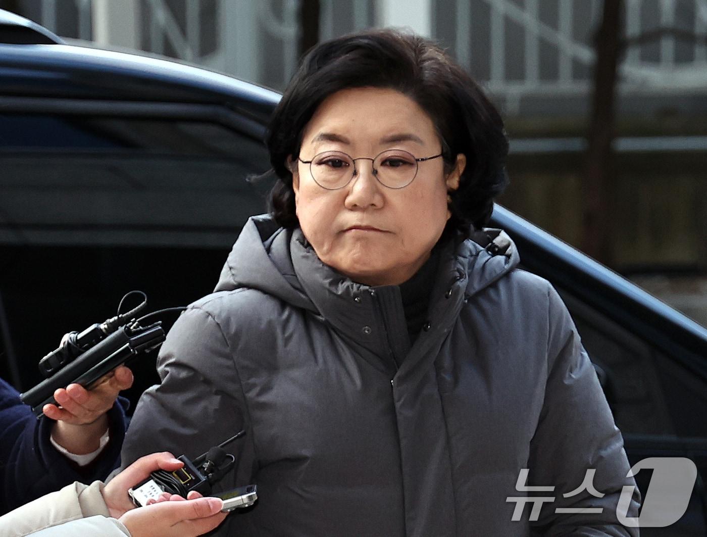 본문 이미지 - 이혜훈 초대 기획예산처 장관 후보자가 12일 오전 서울 중구 예금보험공사에 마련된 인사청문회 준비 사무실로 출근하며 취재진의 질문에 답하고 있다. 2026.1.12/뉴스1 ⓒ News1 구윤성 기자