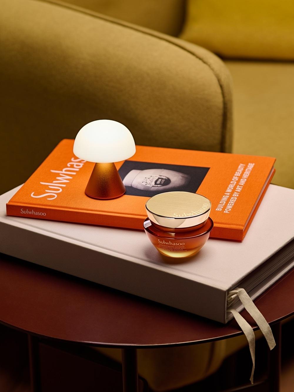 본문 이미지 -  설화수는 25일까지 '자음생 럭셔리 뷰티 페어' 행사를 주요 온라인 플랫폼에서 진행한다.(설화수제공)