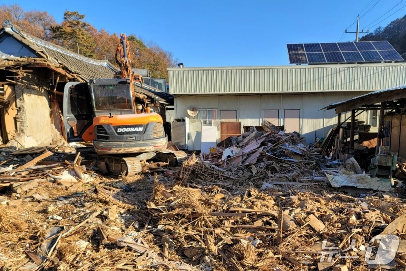 충북 괴산군 농촌 빈집 정비사업 모습.(괴산군 제공, 재판매 및 DB금지)/뉴스1