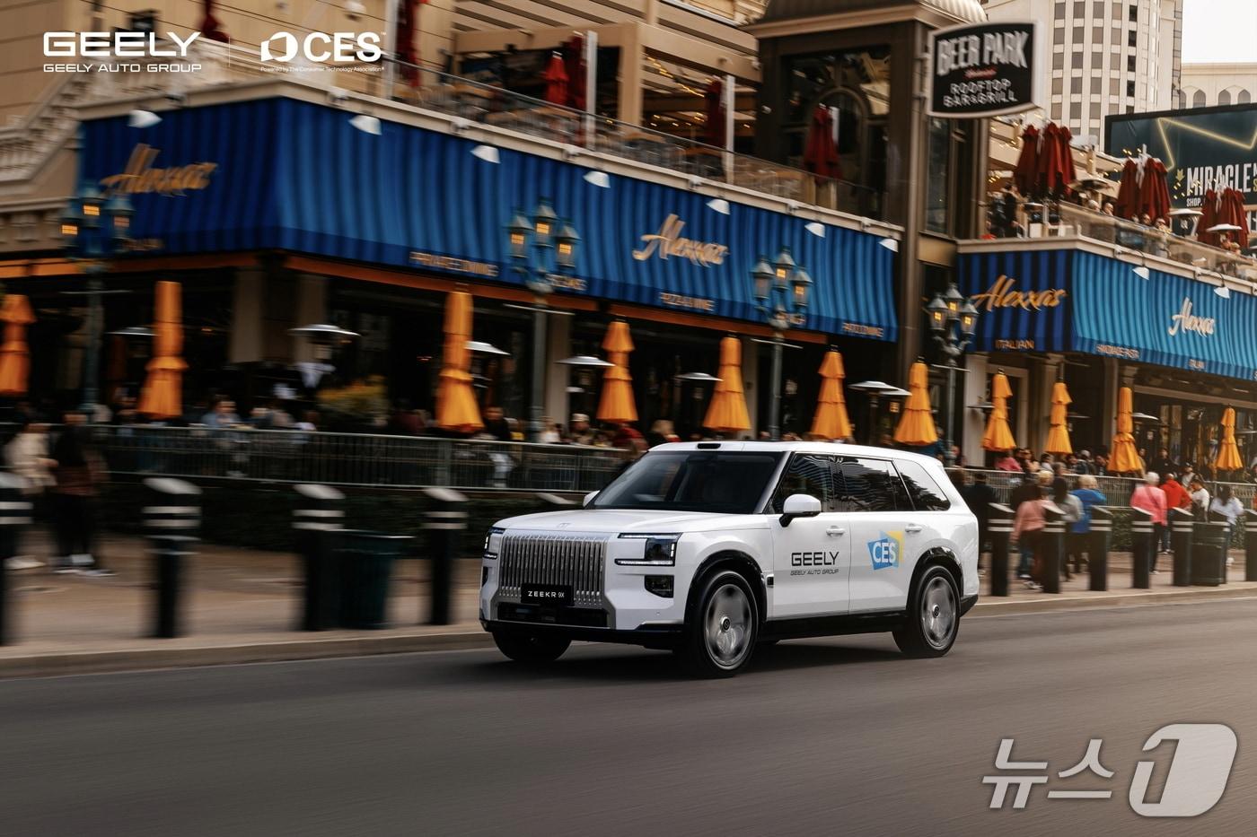  CES 2026이 열린 미국 라스베이거스 일대를 주행 중인 지커 9X.(지리차그룹 제공)