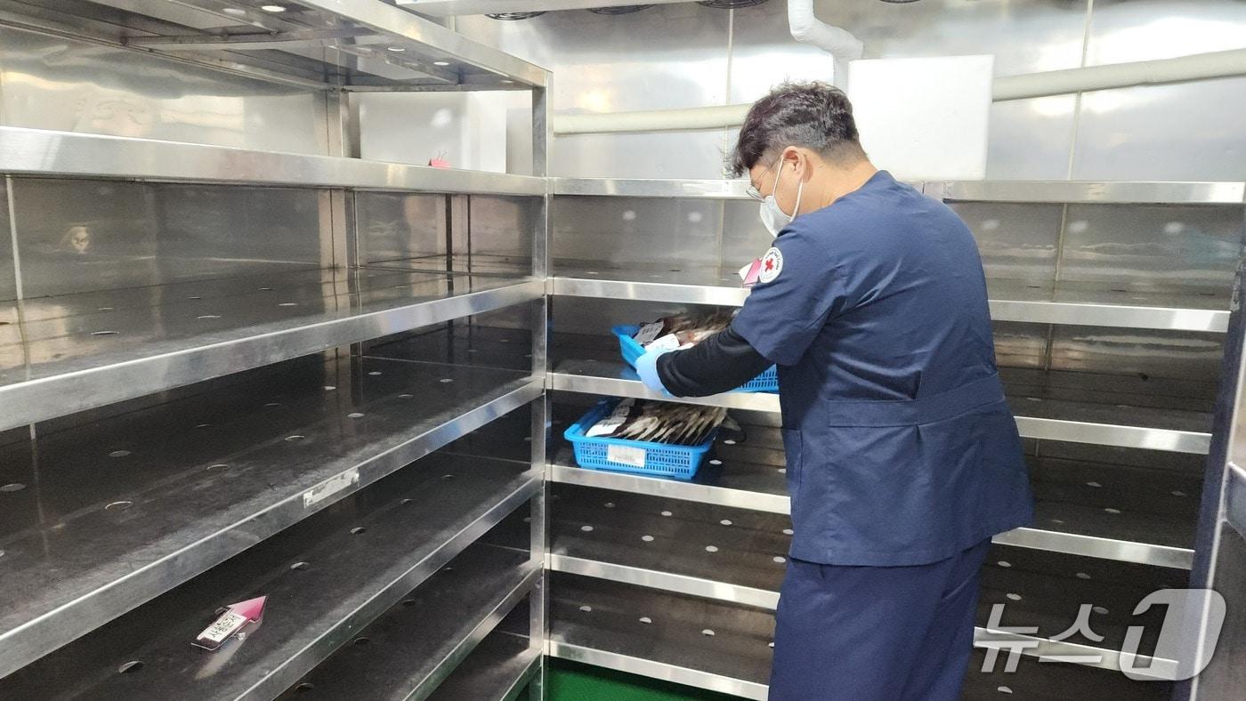 텅 비어 있는 혈액보관함의 모습.(대한적십자사 제공. 재판매 및 DB 금지)