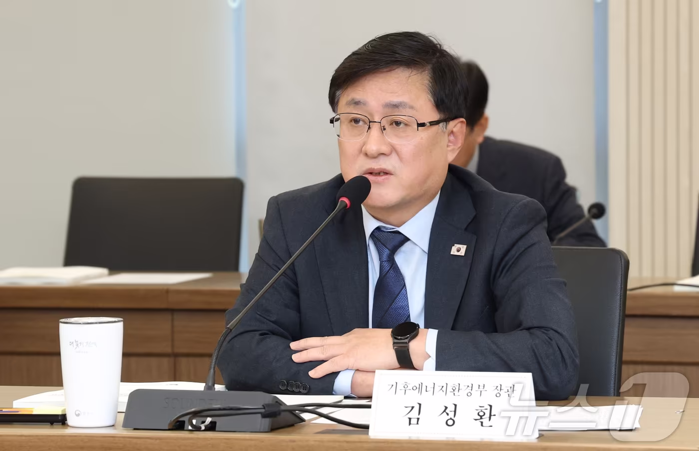 김성환 기후에너지환경부 장관이 12일 세종시 정부세종청사에서 열린 한국전력공사,한전KDN 등 에너지 분야 산하기관 업무보고에 앞서 모두 발언을 하고 있다. 2026.1.12/뉴스1 ⓒ News1 김기남 기자