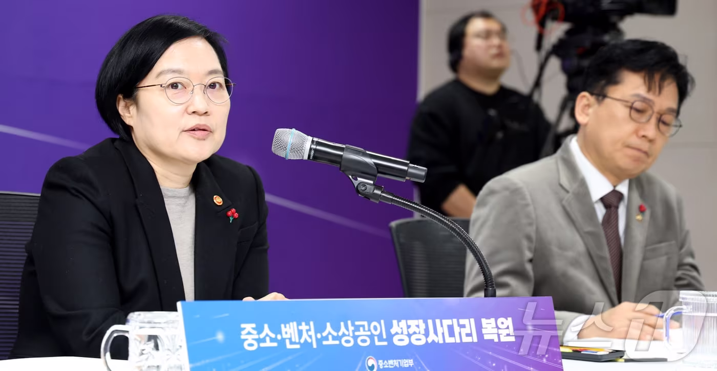 한성숙 중소벤처기업부 장관이 12일 세종시 정부컨벤션센터에서 열린 산하기관 업무보고에서 모두 발언을 하고 있다. 2026.1.12/뉴스1 ⓒ News1 김기남 기자