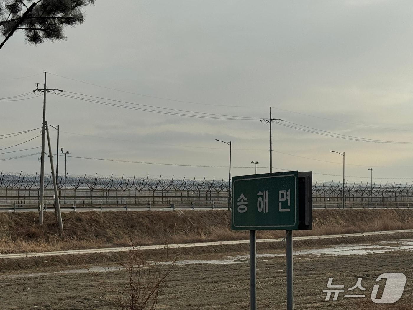 본문 이미지 - 북한이 보이는 인천 강화군 송해면의 한 도로.2026.1.12/뉴스1