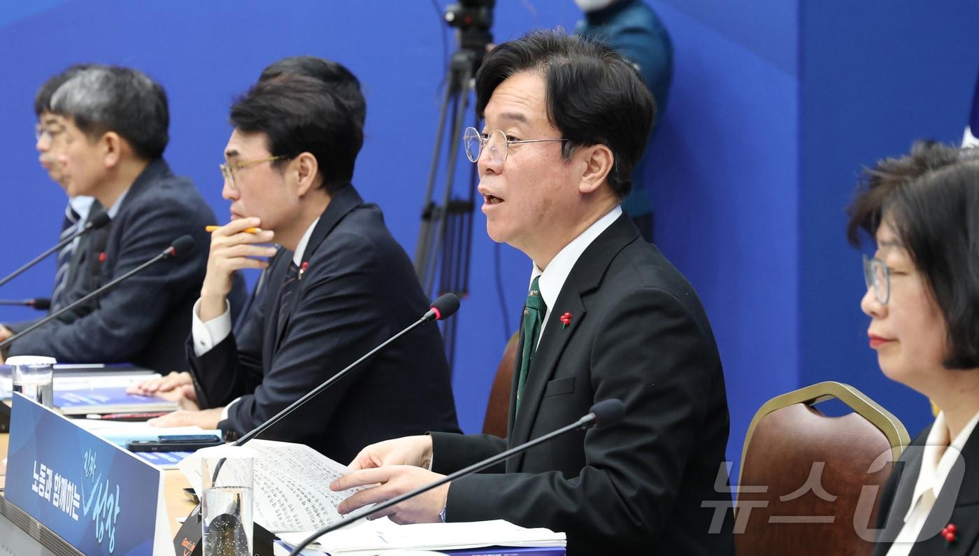 김영훈 고용노동 장관이 12일 세종시 정부컨벤션센터에서 열린 한국산업인력공단 등 산하기관 업무보고에서 발언하고 있다. 2026.1.12/뉴스1 ⓒ News1 김기남 기자