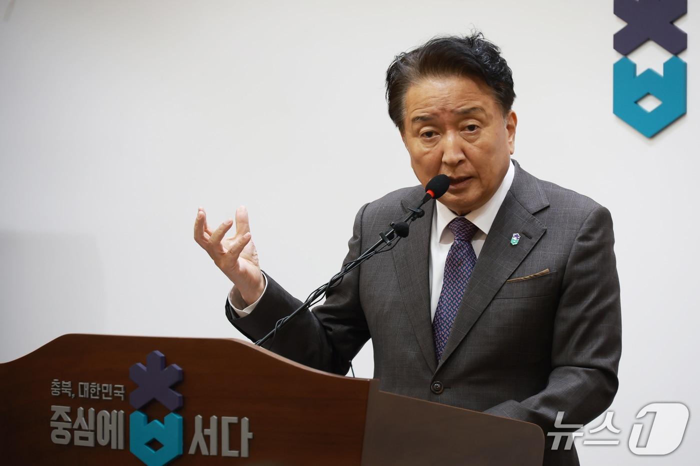 김영환 충북지사가 12일 도청 브리핑룸에서 중부내륙특별법 개정과 관련한 설명을 하고 있다.(충북도 제공. 재판매 및 DB금지)