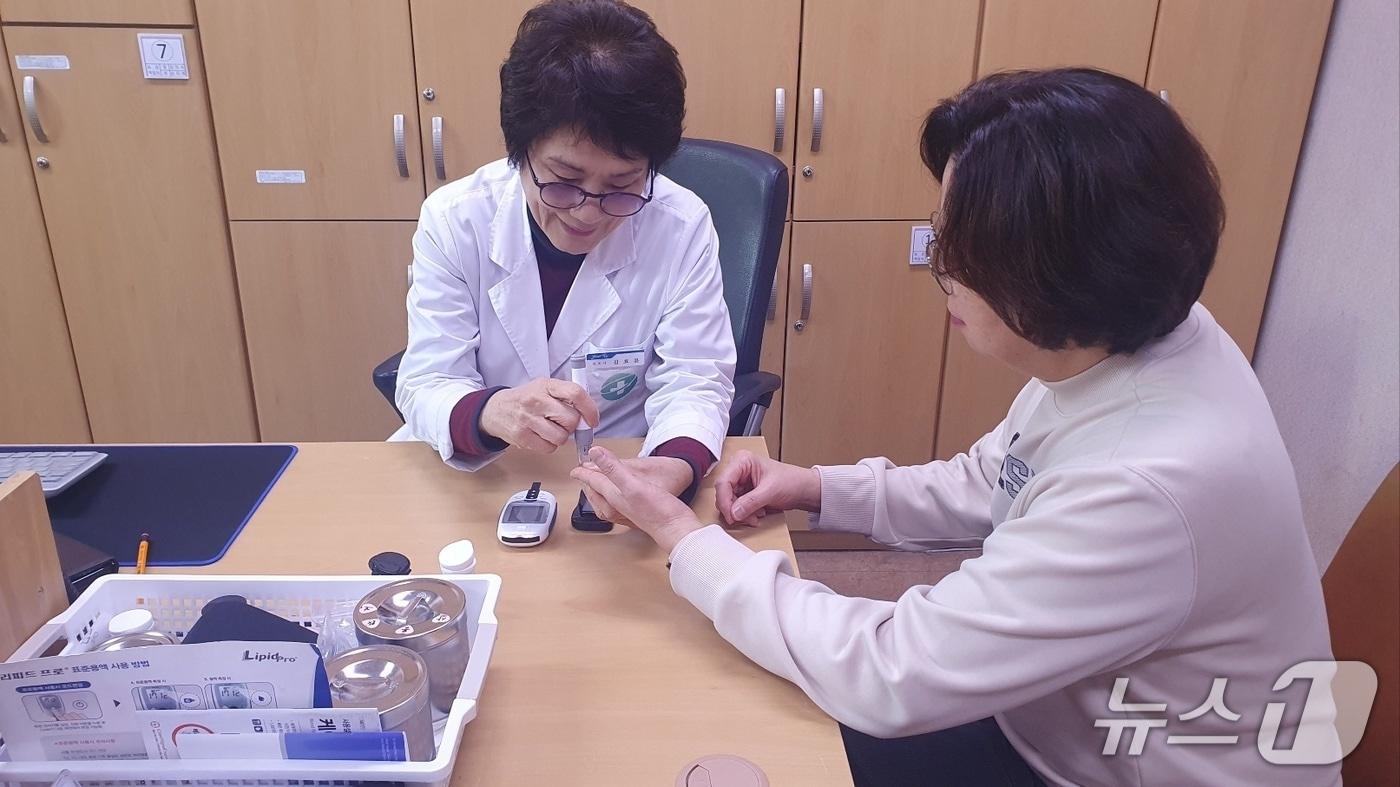 옥천군보건소 모바일 헬스케어 상담 장면(옥천군 제공. 재판매 및 DB금지) /뉴스1